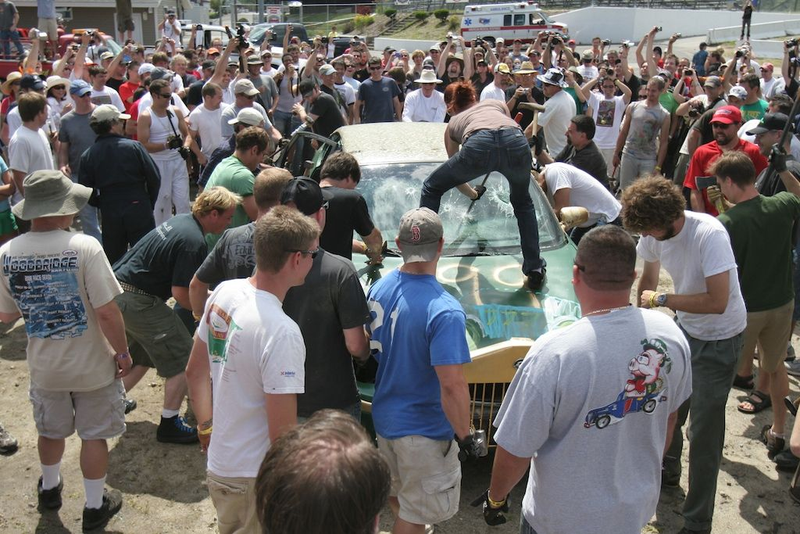 Illustration for article titled The 24 Hours Of LeMons New England 2009 Über Gallery, Part 4